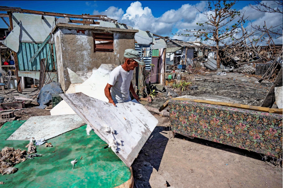 CUBA CAUGHT BETWEEN TWO FIRES: RUSSIA AND US CONFRONTATION