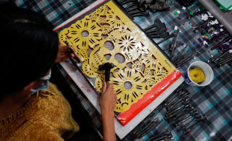 MEXICAN ARTISANS REVIVE THE FORGOTTEN ART OF DÍA DE LOS MUERTOS DECORATIONS