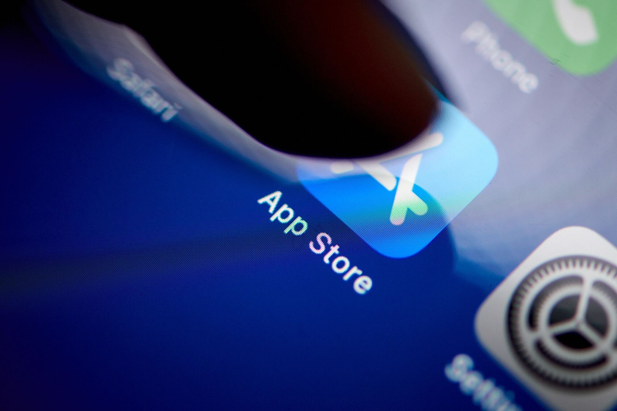 UK Regulator Drops Apple’s App Store, Google’s Play Store Inquires, Eyes New Powers to Tackle Tech Giants