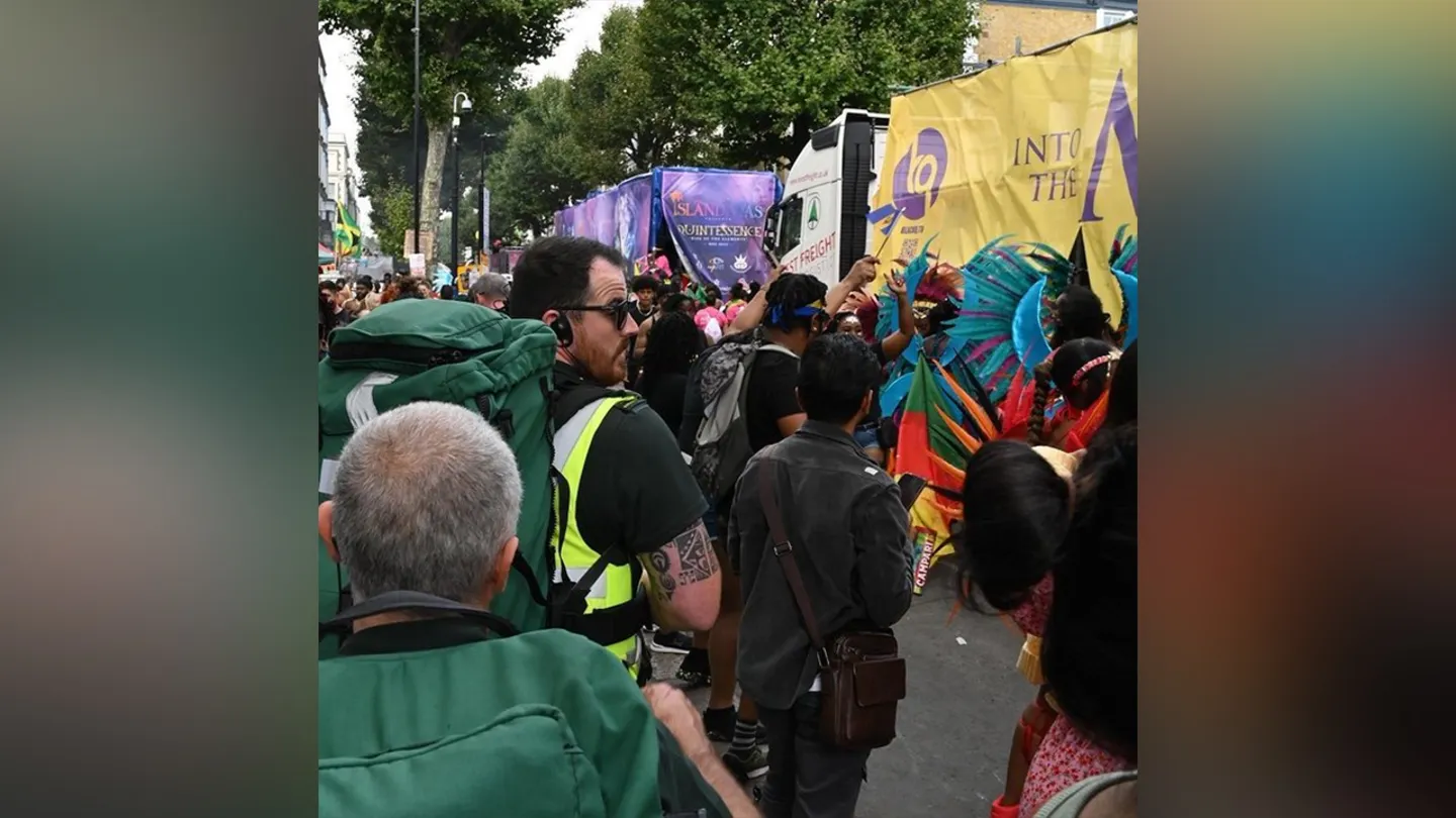 Violence Erupts on Opening Day of Notting Hill Carnival in London