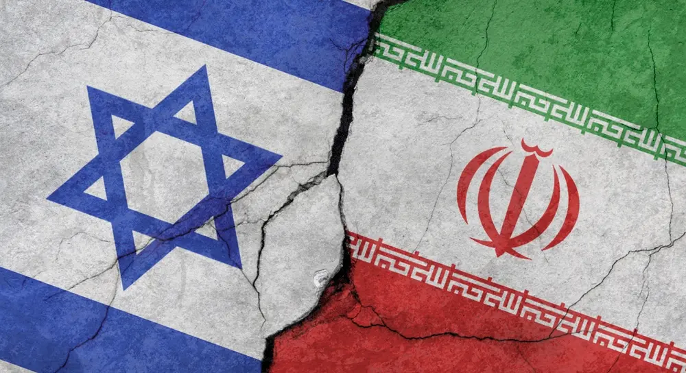 Hungarian Foreign Minister Warns Israel of Iran’s plans to begin offensive