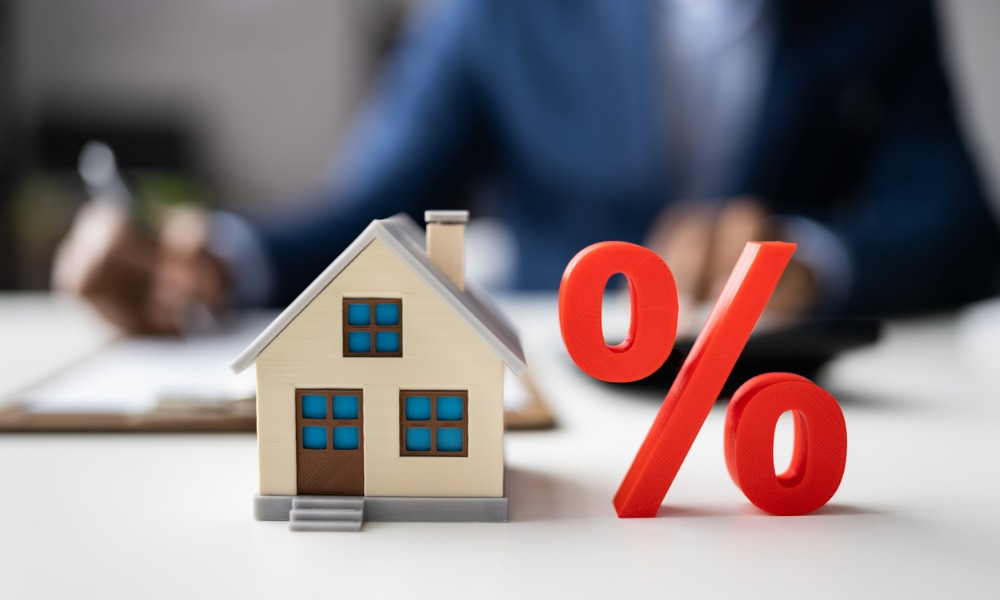 Mortgage Refinancing Soars as Weekly Demand Jumps 20%