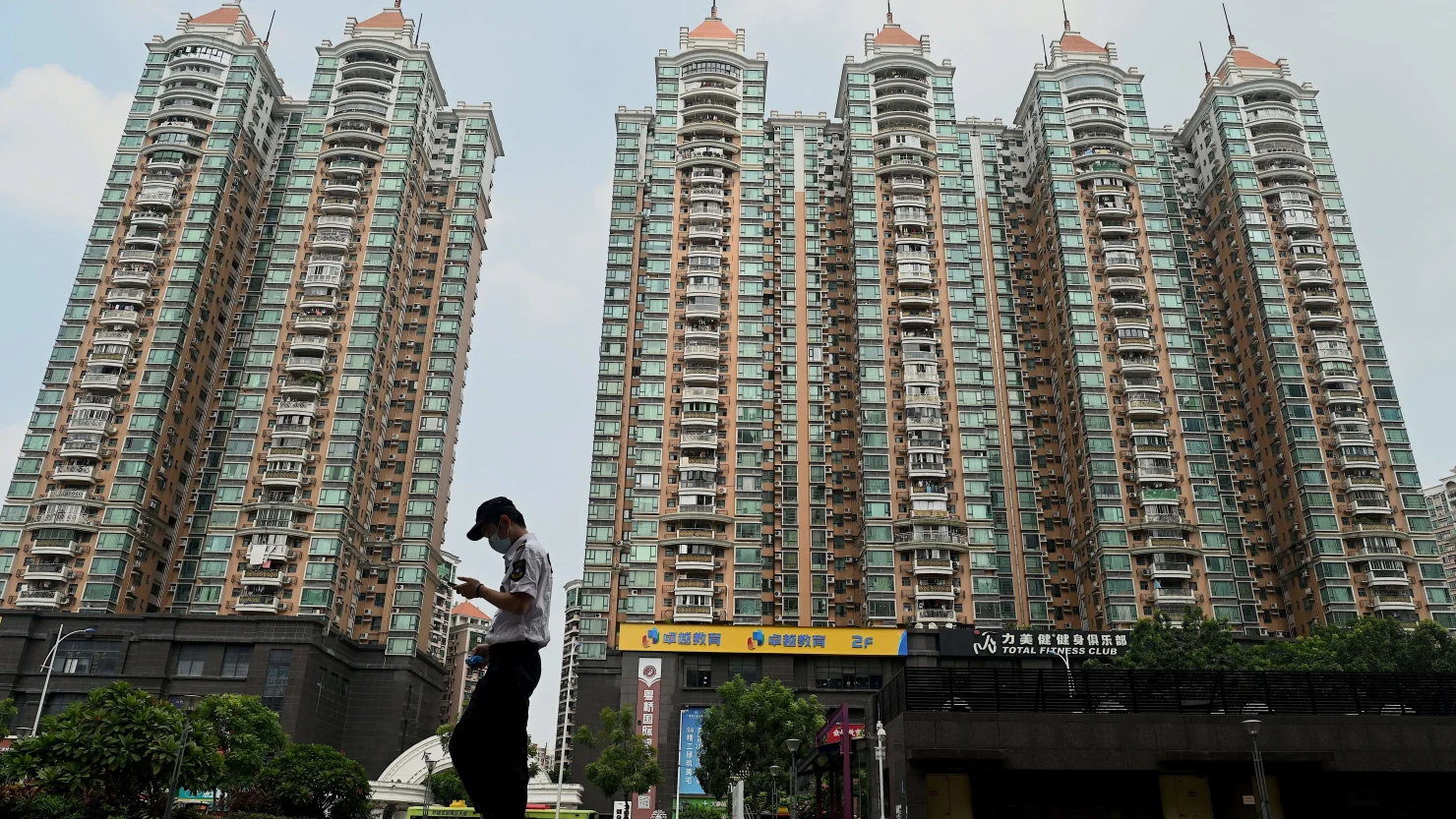 China to Cut Mortgage Rates and Ease Home Purchase Restrictions to Revive Property Market