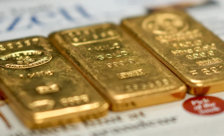 Gold Prices Hold Steady Near Record High Ahead of Key US Economic Data