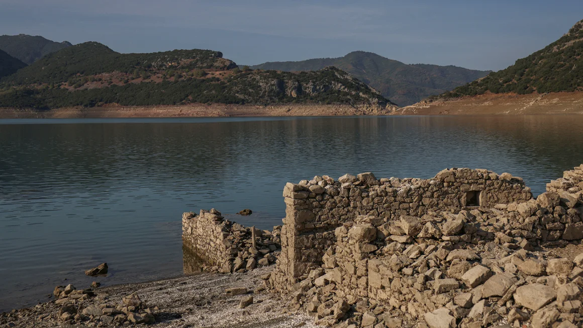 Shrinking Lake Mornos Reveals Lost Village, Underscoring Greece’s Climate Crisis