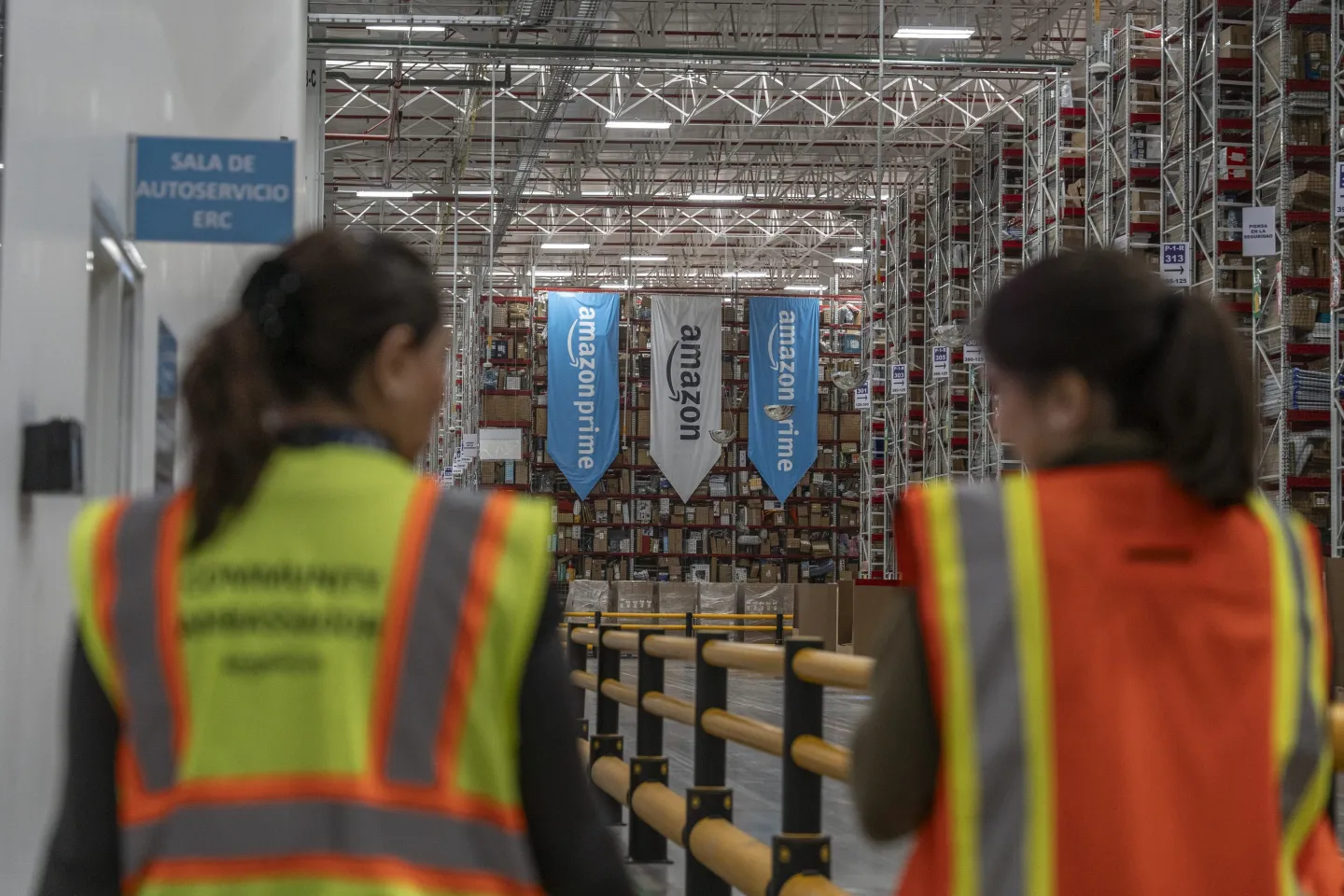 Growing Tensions as Amazon Faces Pushback on Wages and Return-to-Office Policies