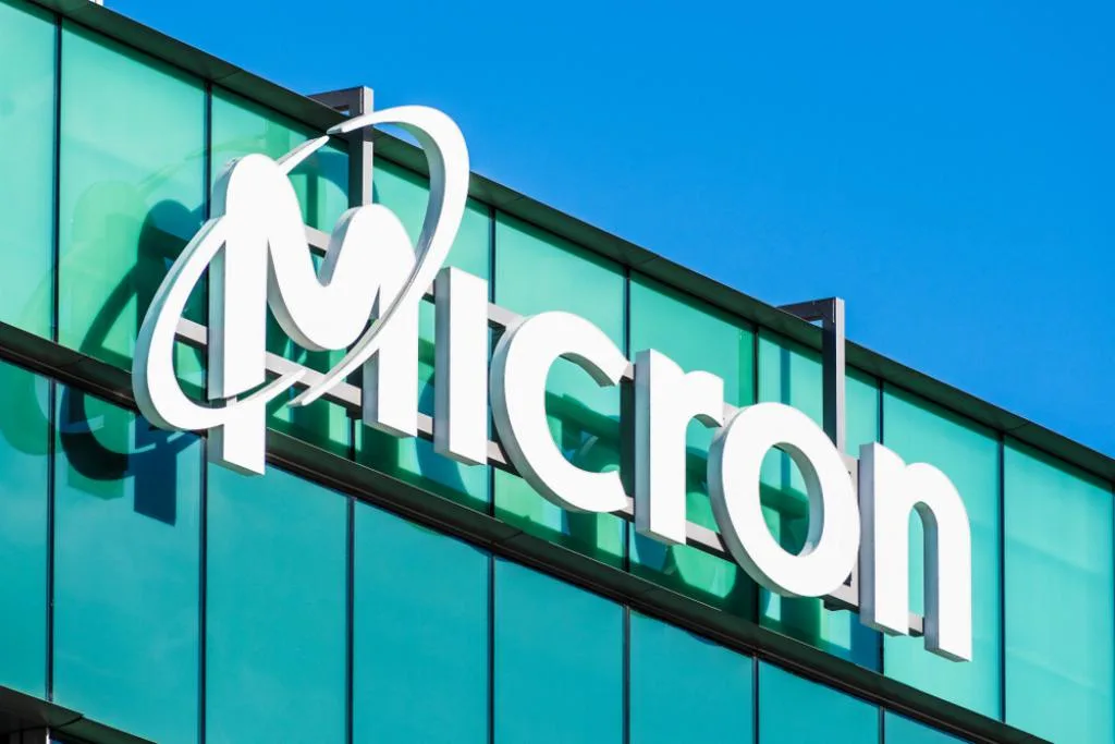 Micron Stock Hits a ‘Death Cross’: Should Investors Hold On?