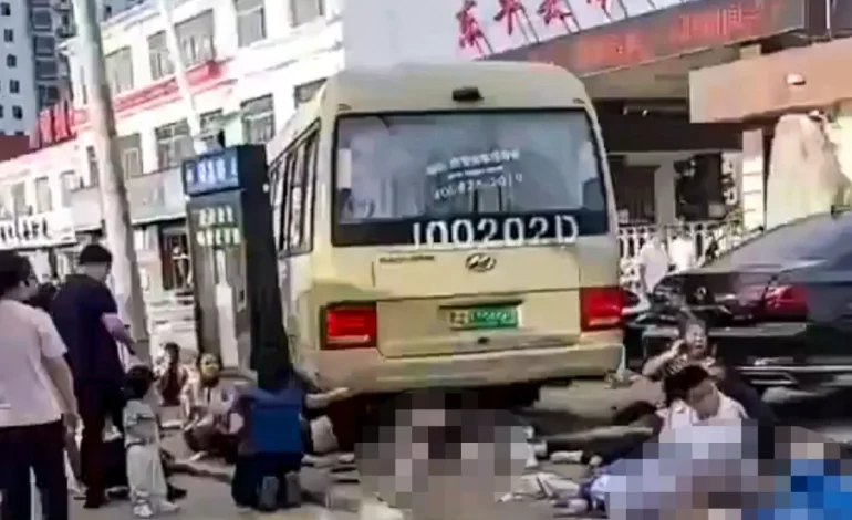 Bus Accident in Eastern China Leaves 11 Dead, Including Students and Parents