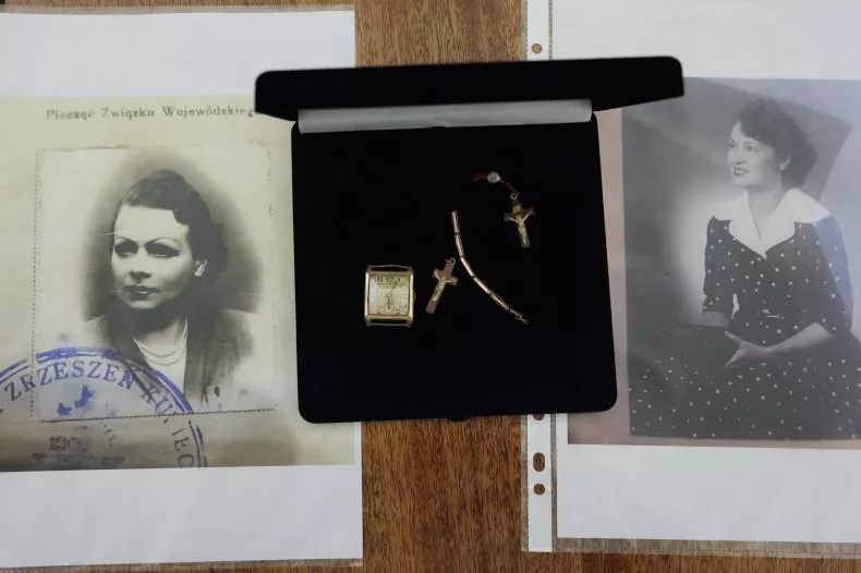 Jewelry Confiscated by Nazis Returned to Polish Families in Emotional Ceremony