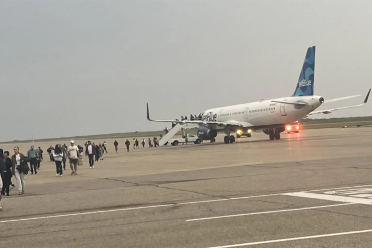 JetBlue Flight Makes Emergency Landing in Kansas After Smoke Alert Causes Rapid Descent