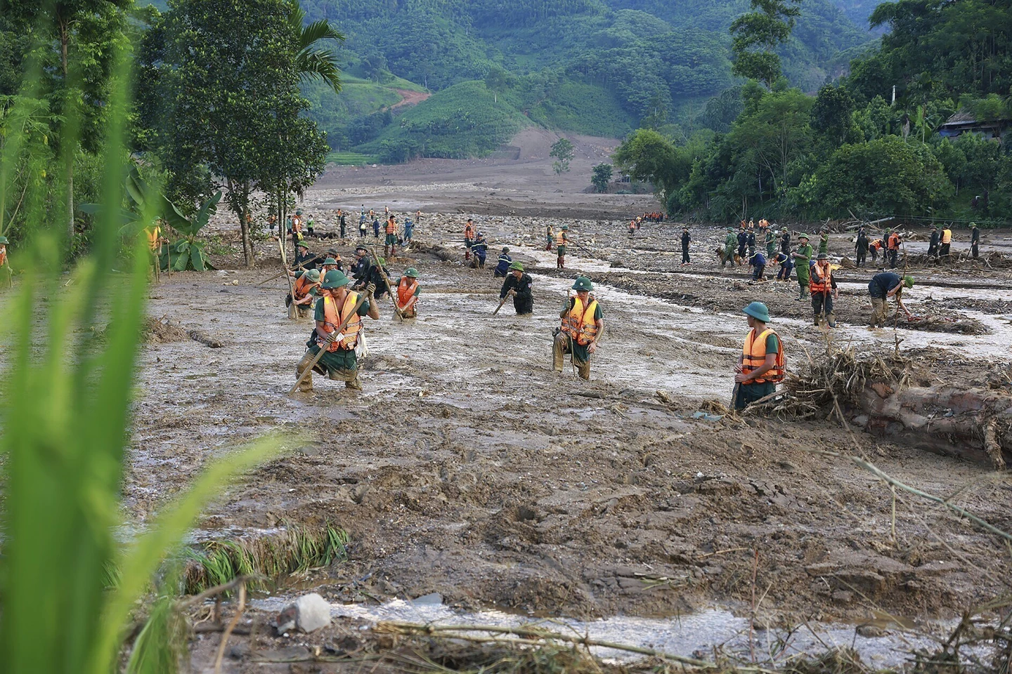 Vietnam Death Toll Rises to 233 After Typhoon Yagi, Rescue Efforts Continue