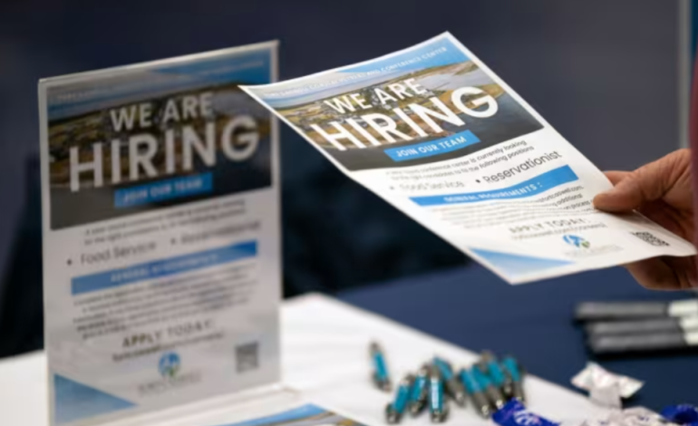 US Jobless Claims Edge Higher Amid Low-Hiring, Low-Firing Labor Market