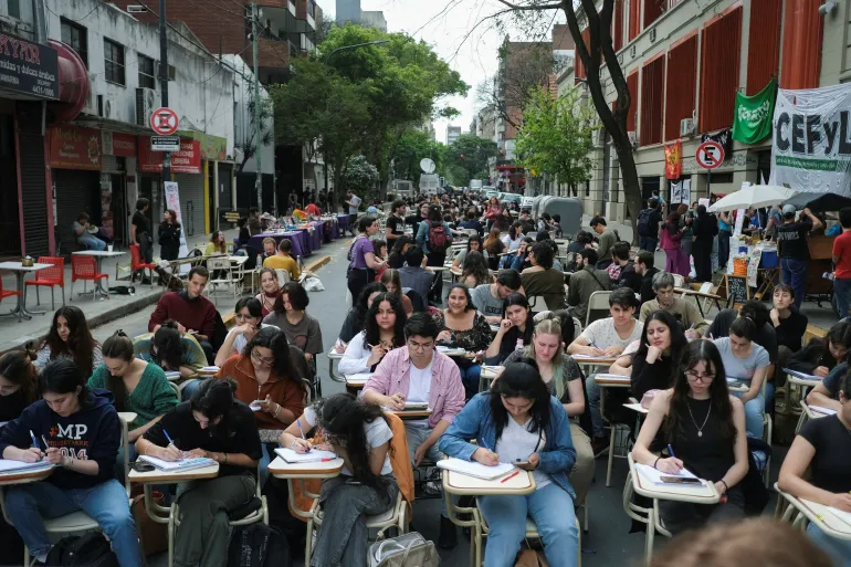 Argentina’s Congress Fails to Overturn Veto on University Funding, Emboldening Libertarian President