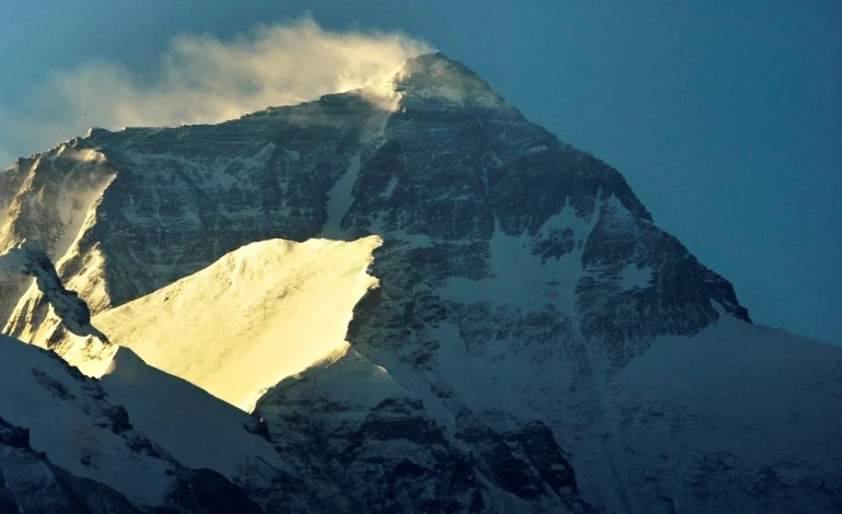 Everest’s Growth Spurred by Ancient River Merger, Scientists Say