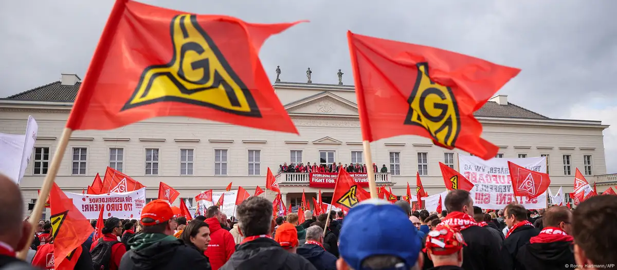 Volkswagen and Labor Unions Face Tense Negotiations Over Layoffs Amid Profit Slump