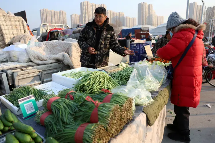 China’s Deflationary Pressures Mount in September as Inflation Cools