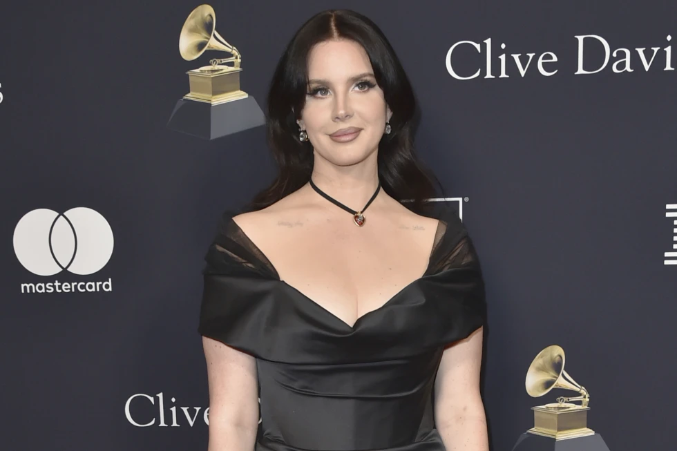 Lana Del Rey Marries Alligator Swamp Tour Guide in Louisiana