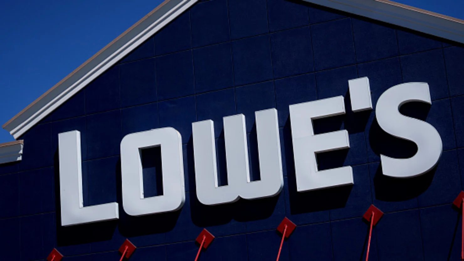 Lowe’s Outperforms on Q3 Earnings, Slightly Improves Sales Outlook Amid Industry Challenges