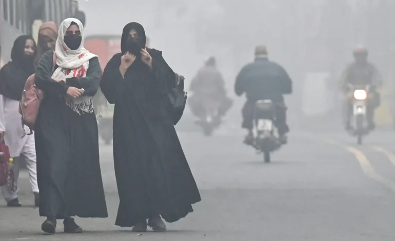 Pakistan’s Lahore Chokes Under Record Smog, Schools Closed as Air Pollution Surges