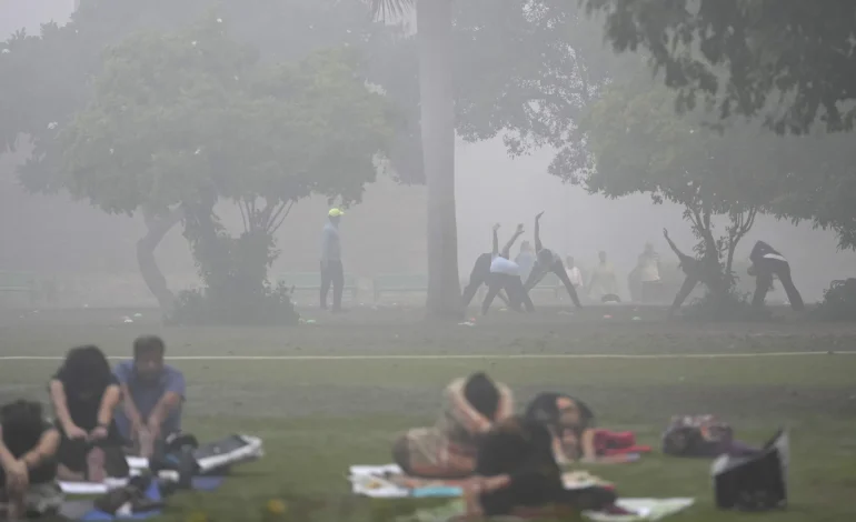 New Delhi Chokes Under Third Day of Severe Air Pollution