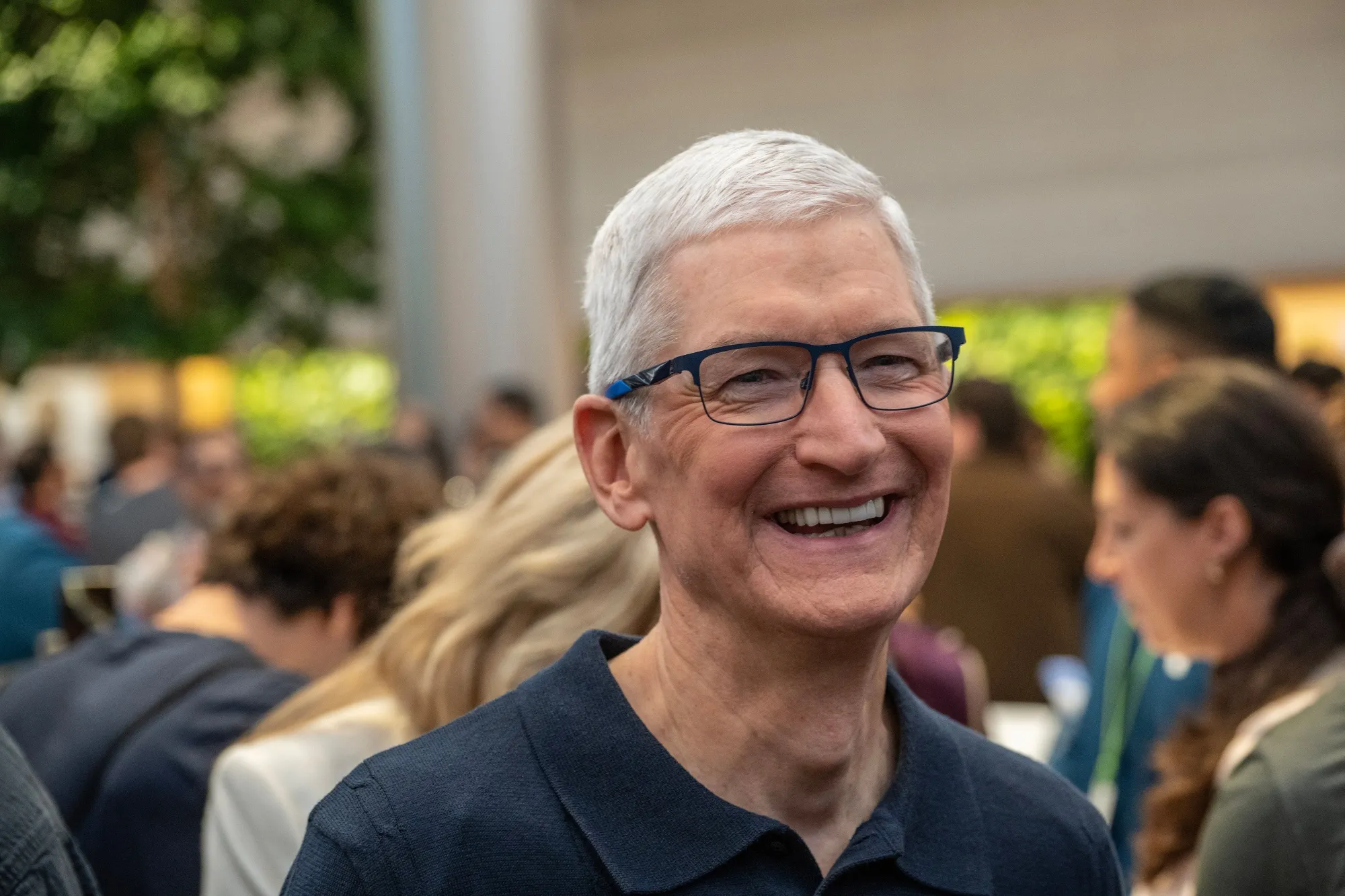 Tim Cook’s China Trip Underscores Apple’s Reliance Amid Trade Tensions