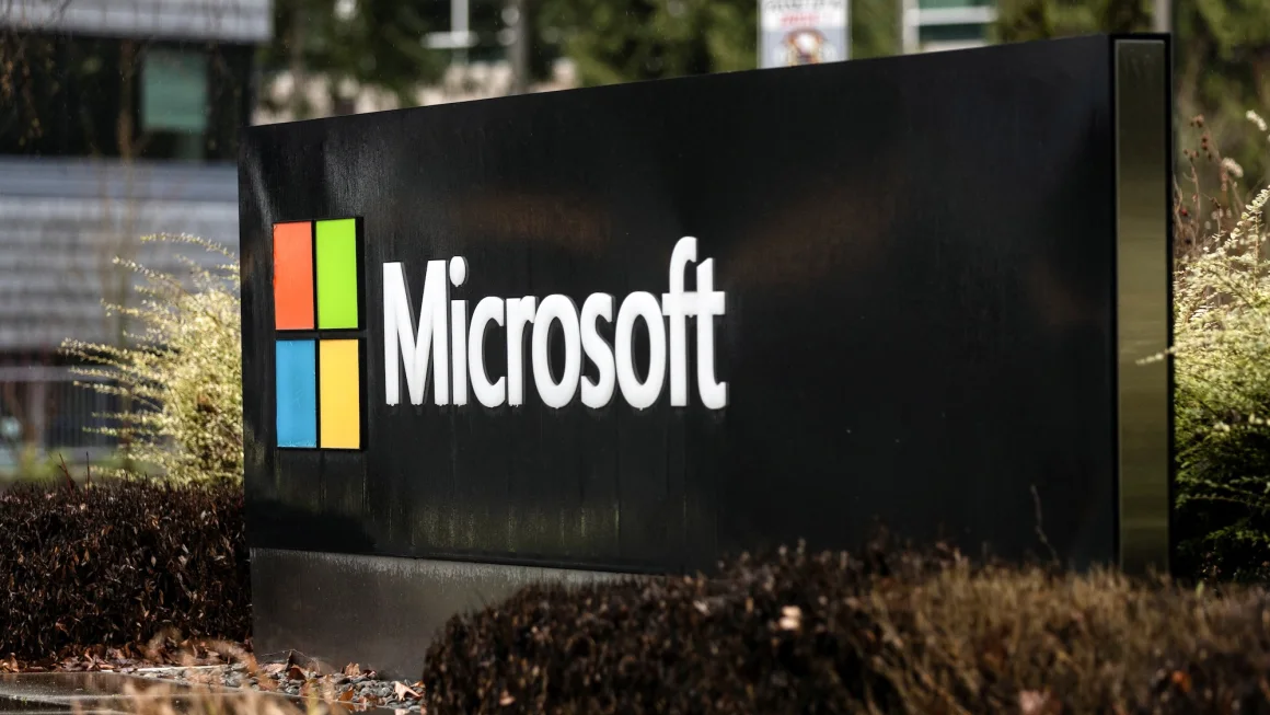 Microsoft Outage Temporarily Disrupts Email and Videoconferencing for Thousands