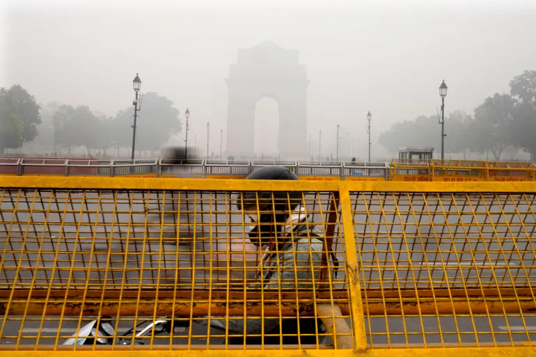 India’s Delhi Chokes on Worst Air Pollution of the Season, Schools Shut Down