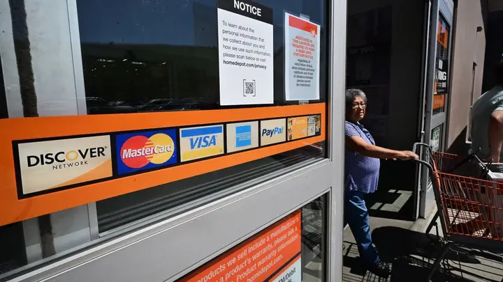 US Credit Card Debt Hits Record High Amid Rising Delinquencies, Fed Data Shows