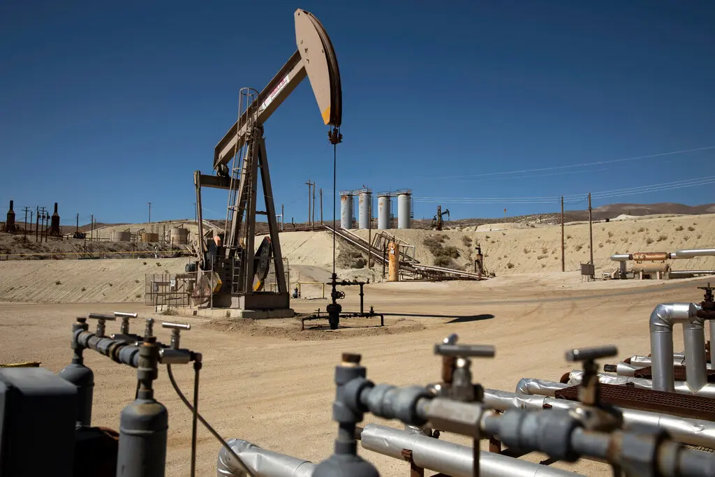 Oil Giants Shift Focus Away From Green Energy Amid Strong Profits in Fossil Fuels