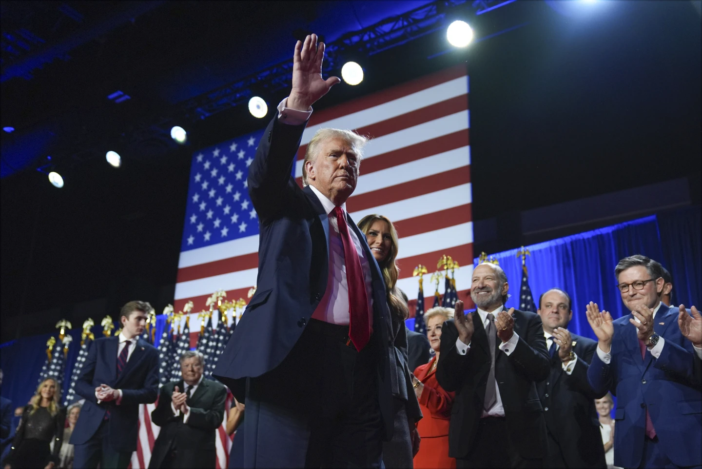 Trump Begins Transition as World Leaders Call to Congratulate President-Elect