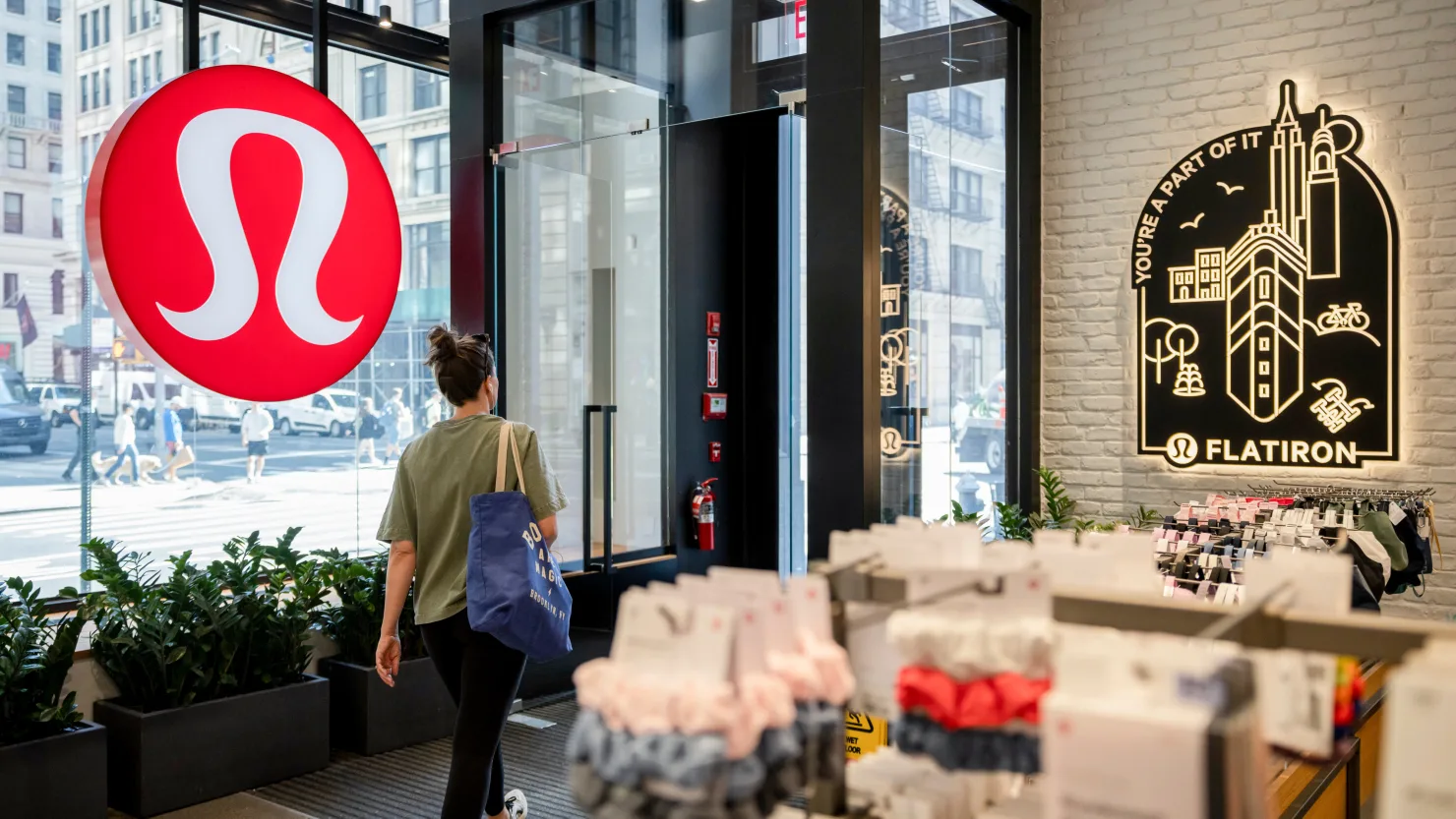 Lululemon Shares Rise as International Growth Offsets Slowing US Sales