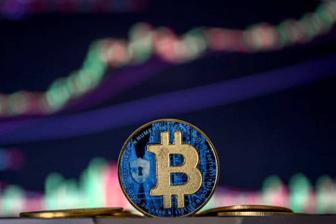 Bitcoin Sets New Record, Surpassing $106,000 Amid Pro-Crypto Sentiment