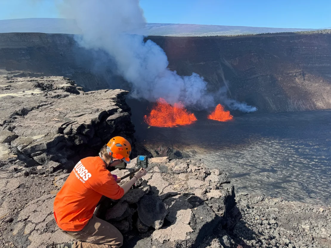 Hawaii’s Kilauea Volcano Erupts, Spewing Lava, Drawing Crowds