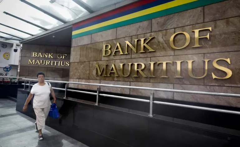 Former Mauritius Central Bank Governor Seegolam Subject to Arrest Warrant