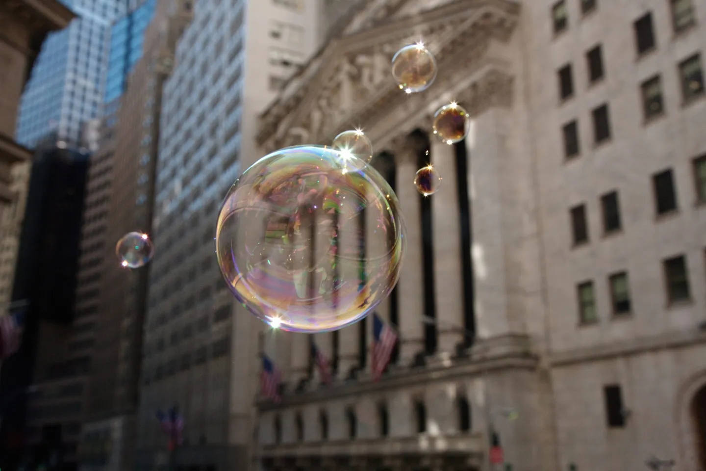 US Market Dominance Raises Concerns Over Potential Economic Bubble, Expert Warns