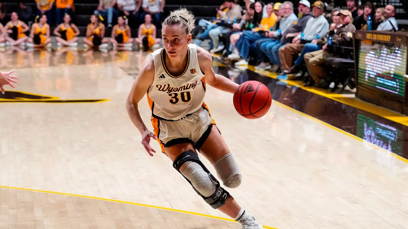 Wyoming Cowgirls Set to Host North Dakota Fighting Hawks in Homecoming Matchup