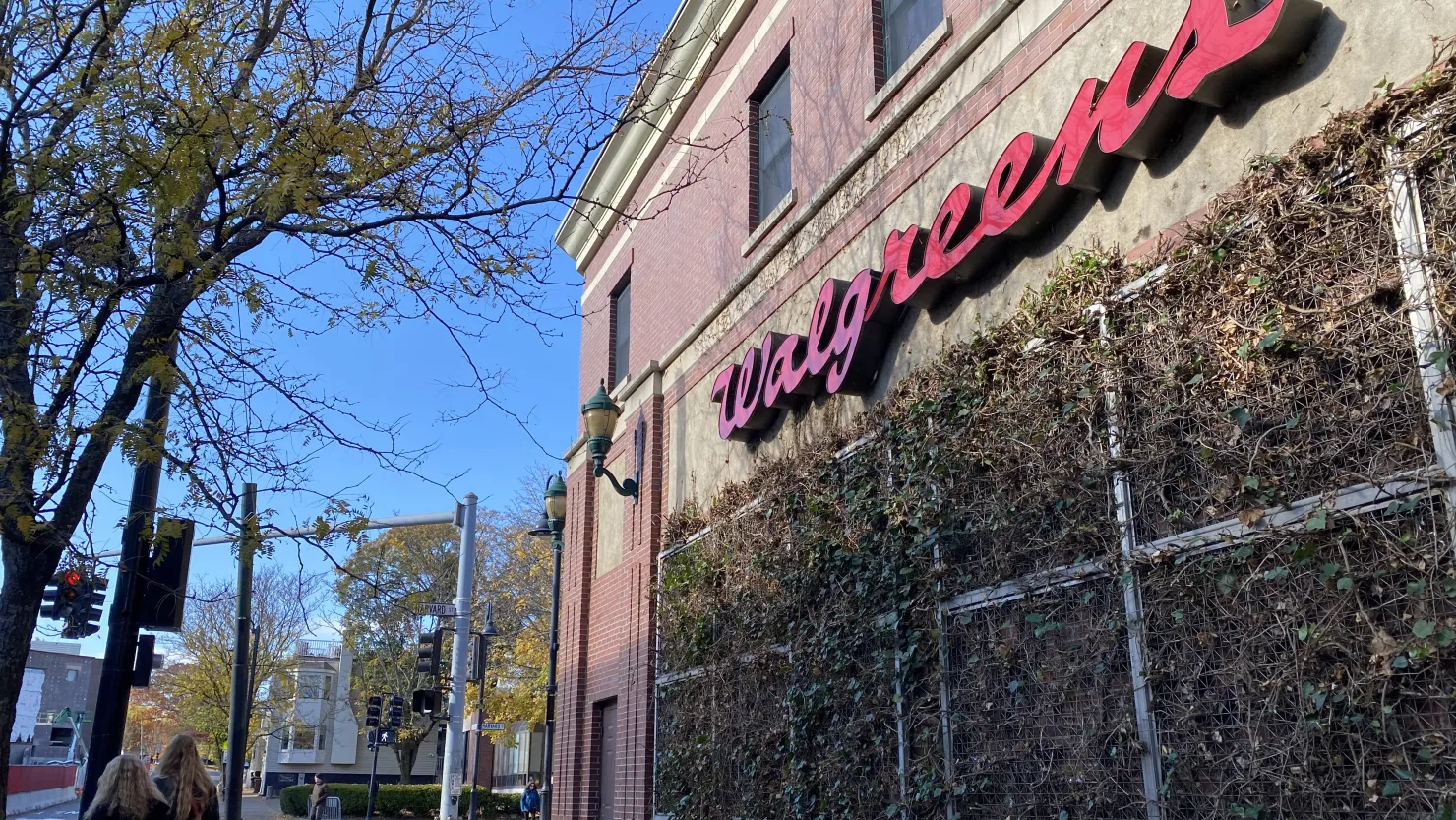 Walgreens Reports Strong Fiscal Q1 Results, Focuses on Cost-Cutting and Store Closures