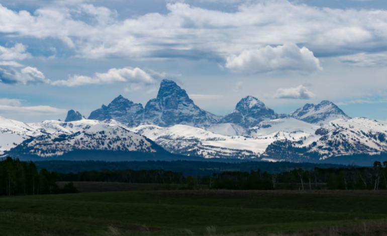 One Dead, One Injured After Avalanche Triggered by Ski Group in Wyoming