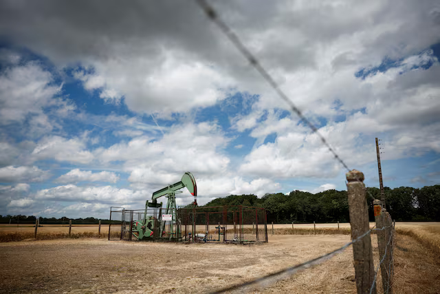 Oil Prices Continue to Fall Amid Uncertainty Over Trump Tariff Policies and Energy Strategies