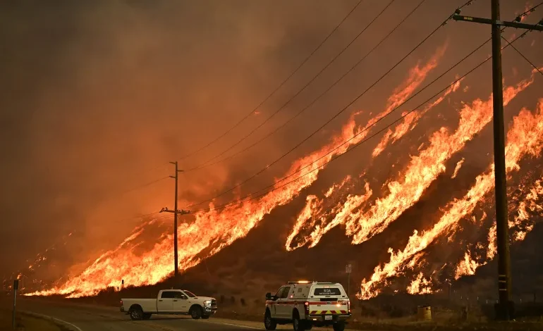 Fast-Moving Wildfire Forces Thousands to Evacuate North of Los Angeles