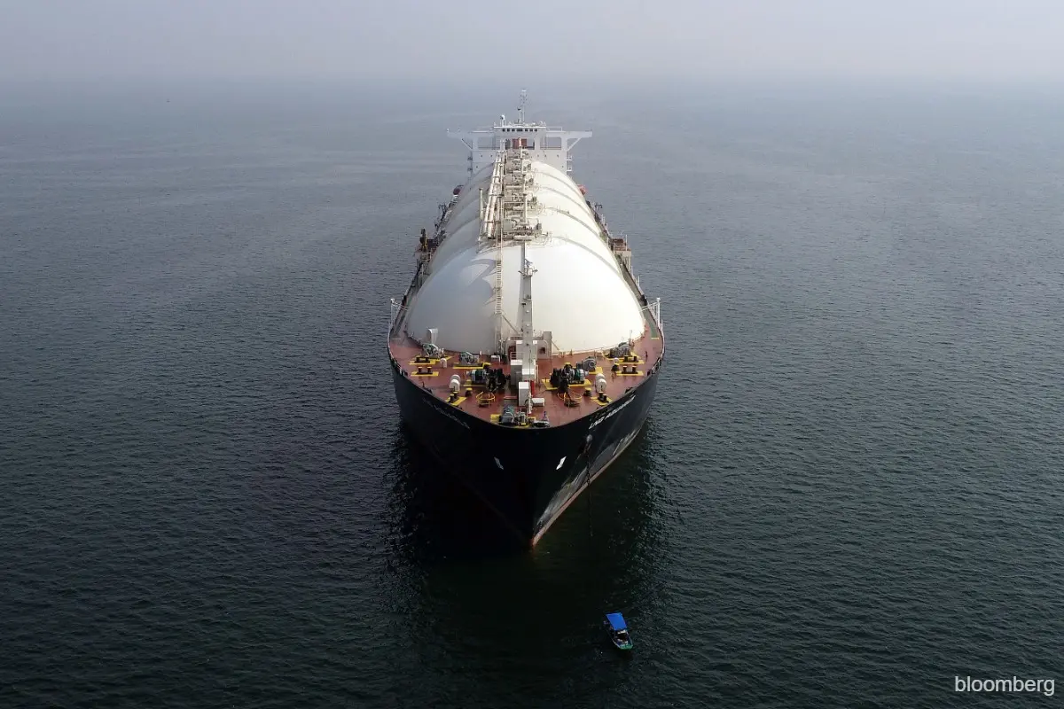 Indonesia Seeks LNG Shipment Delays as Domestic Energy Demand Surges