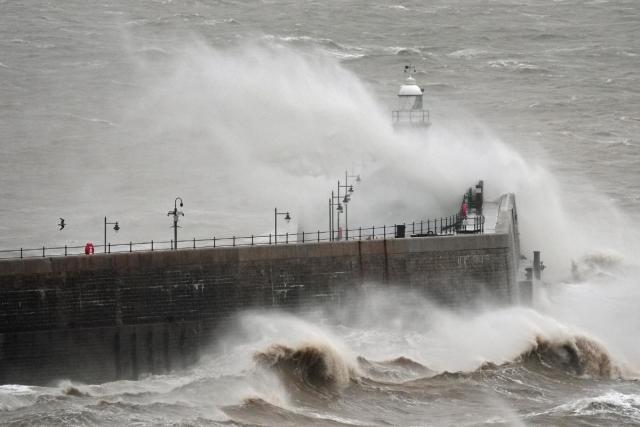 UK Braces for Storm Éowyn as Arctic Blast Fuels Potentially Disruptive Weather