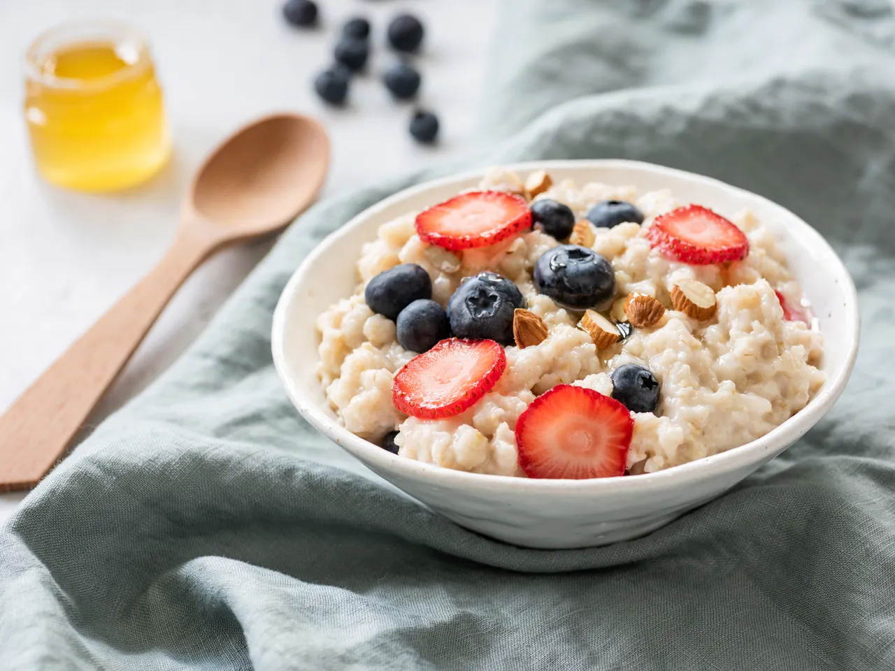 Oatmeal: A Simple Breakfast Linked to Longevity