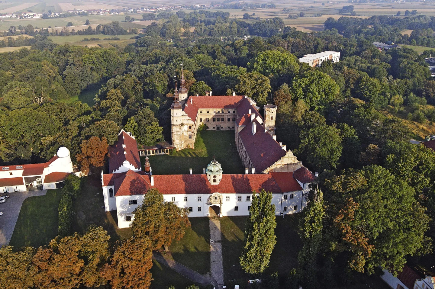 Polish Town Extends Invitation to Elon Musk: Buy Our Castle, Be Our European Hub