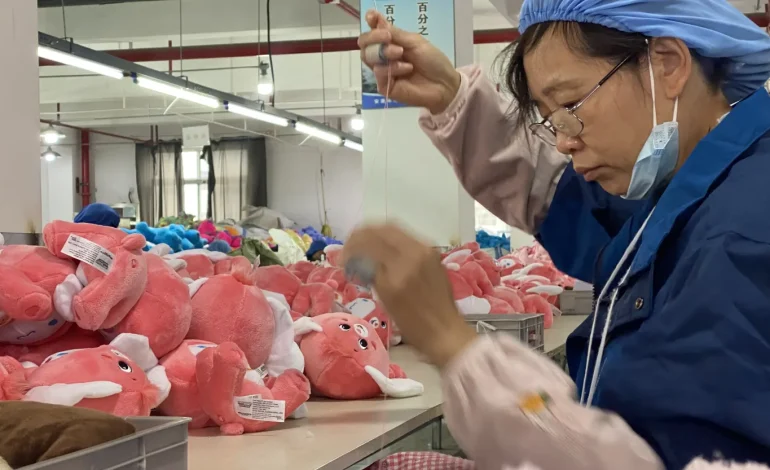 China’s Factory Growth Slows in January Amid Tariff Pressures and Export Decline